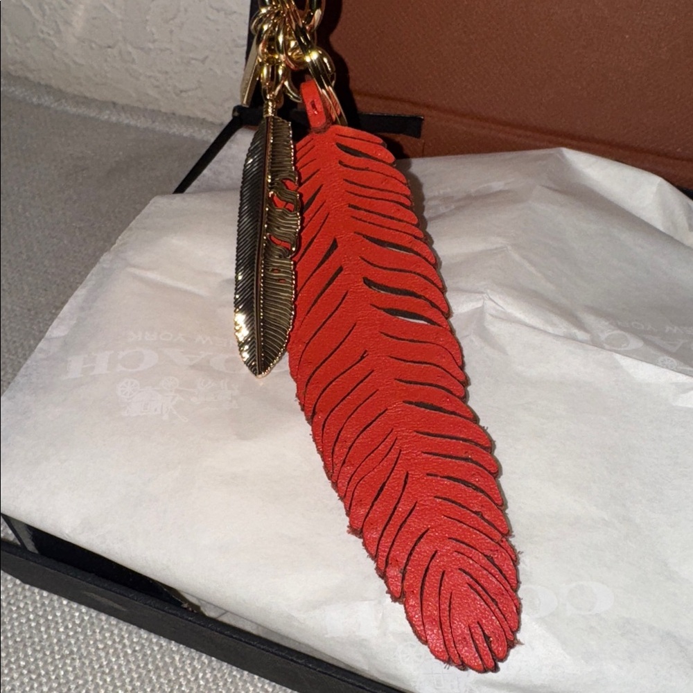 NWOT , Coach vintage red leather/ gold feather key/bag charm. - Picture 5 of 7